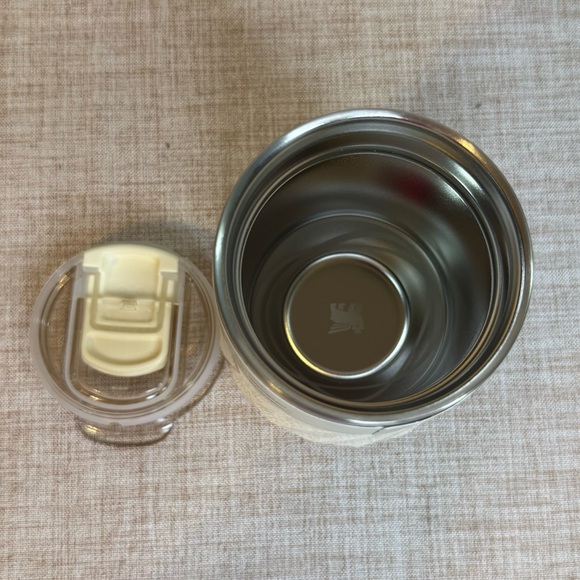 Stanley Reserve Wine Tumbler 11 oz Cream Gloss New - Stainless Steel with Lid - Picture 6 of 7